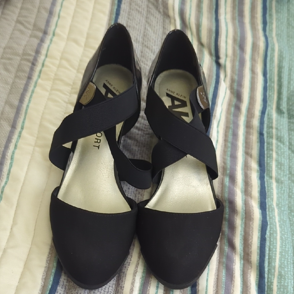 Anne Klein Black Heels Classic Design